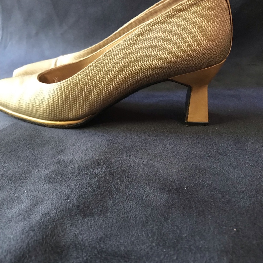 Stuart Weitzman gold heels size 7